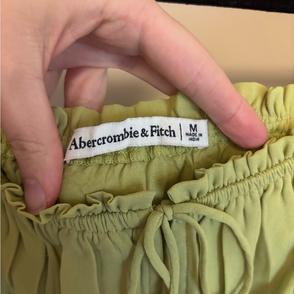 NWOT Abercrombie light and airy green crop top, size M - Picture 3 of 3
